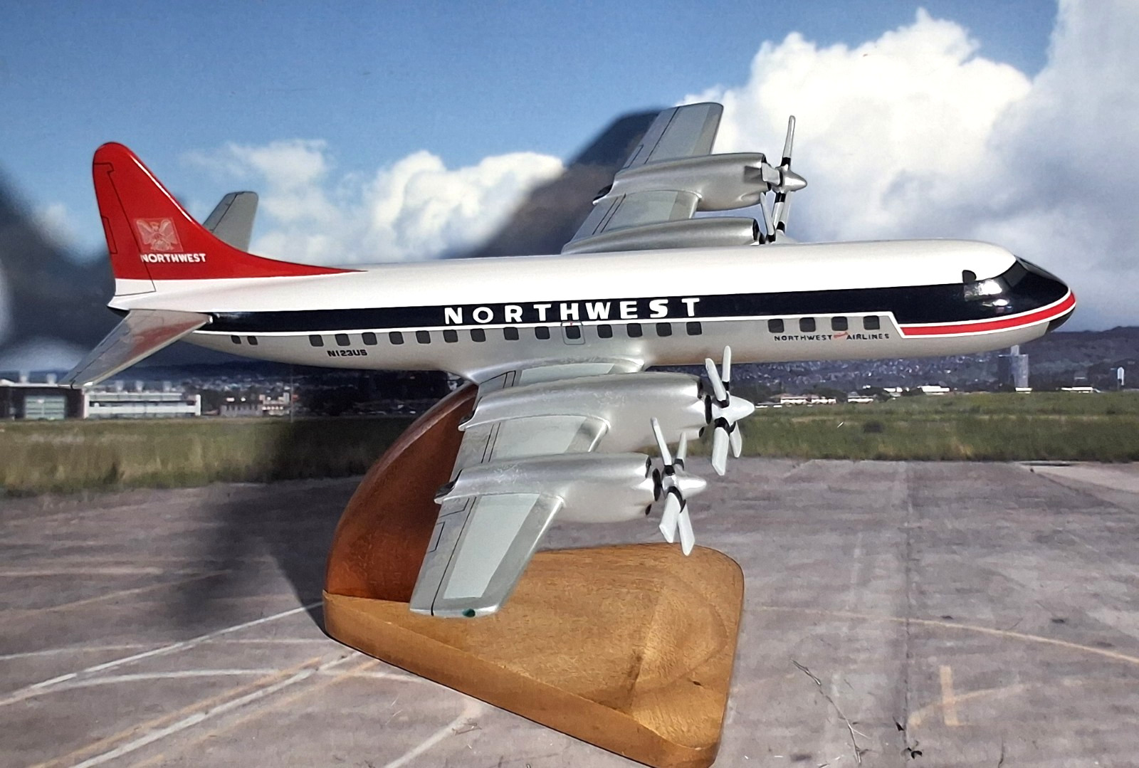 Northwest Airlines Lockheed L-188C Electra Mahogany 1:100 EXTREMELY RARE