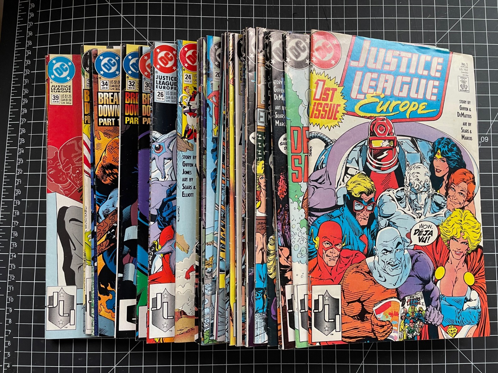 DC JUSTICE LEAGUE EUROPE #1-13,15-37,39, ANNUAL #1,2 29 BOOKS TOTAL