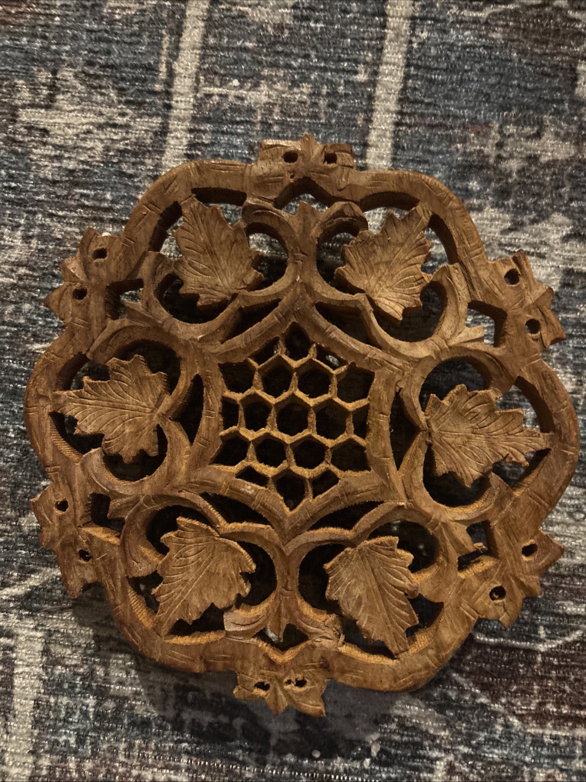 Vintage Hand Crafted WOODEN TRIVET Hot Plate Leaf Honeycomb Lattice Pattern 6 in Vintage Hand Crafted WOODEN TRIVET Hot Plate Leaf Honeycomb Lattice Pattern 6 in
