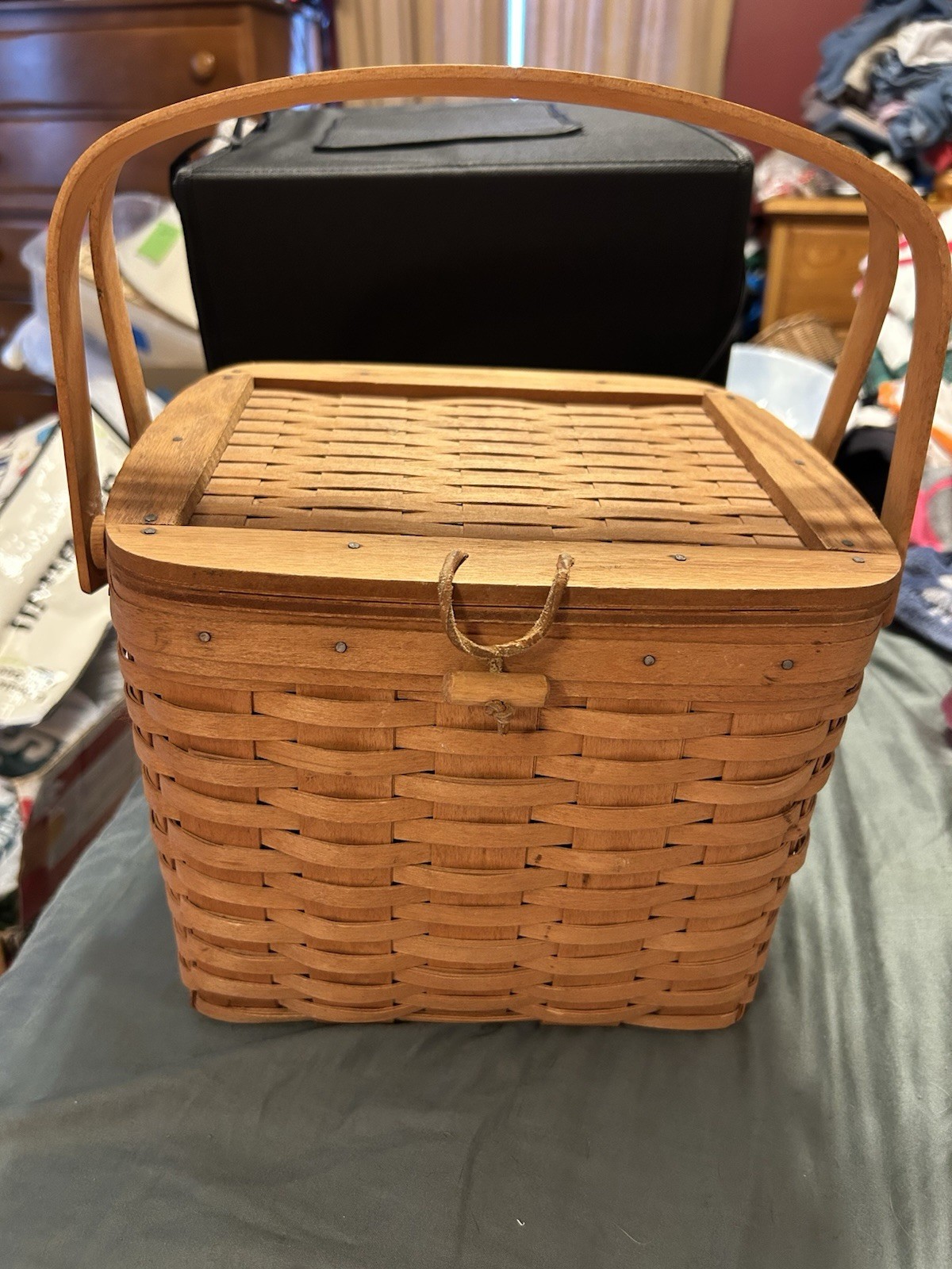 Beautiful Hand Woven Longaberger Picnic Basket With Lid 1990 Leather Hinges Beautiful Hand Woven Longaberger Picnic Basket With Lid 1990 Leather Hinges