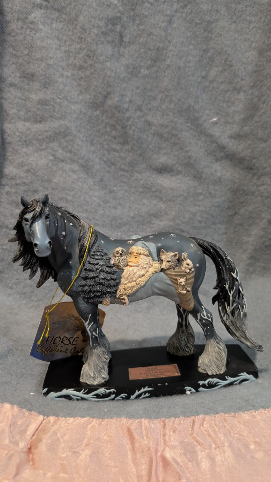 HORSE OF A DIFFERENT COLOR - WOODLAND SANTA 00025/10000