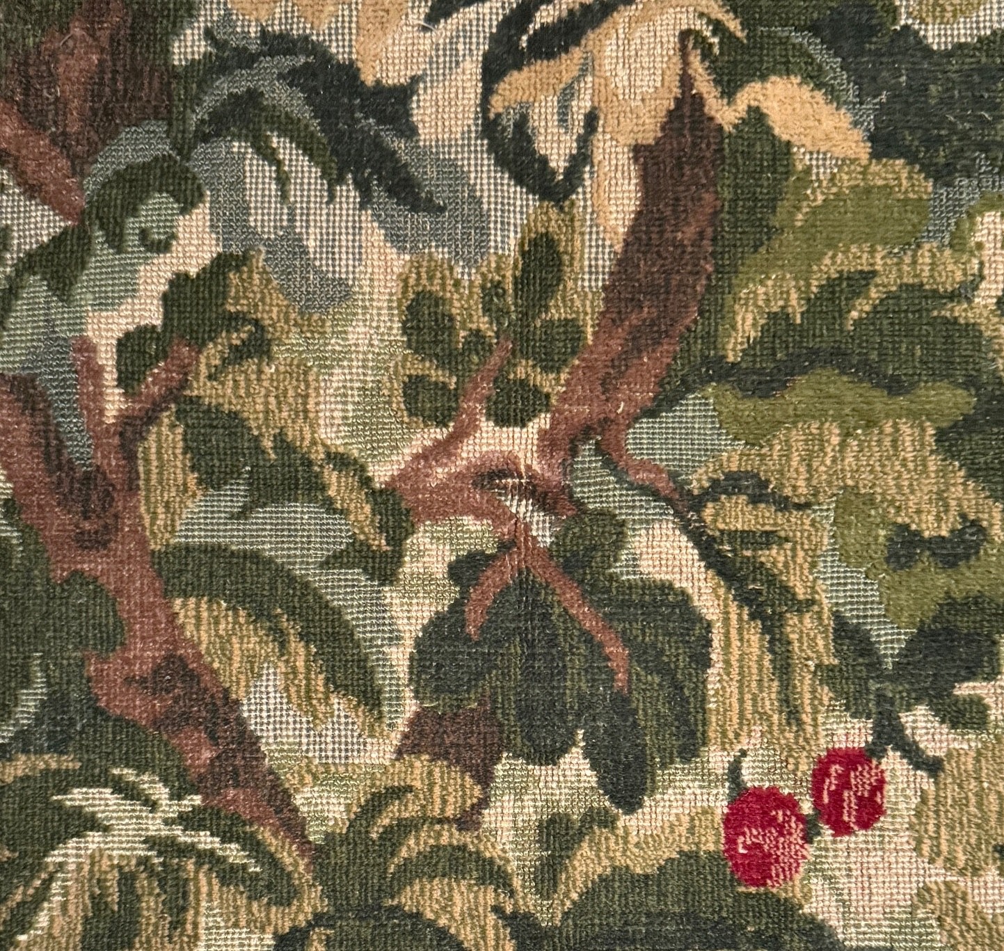 CLARENCE HOUSE Henri II Original Tapestry Green Red Linen Cotton Remnant New
