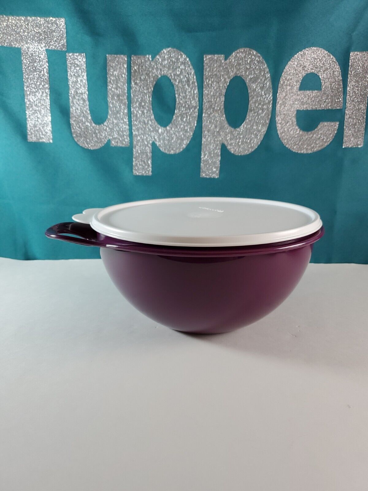 Tupperware Thatsa Jr Mixing Bowl 2.8 L / 12 cup Dark Purple With White Seal New