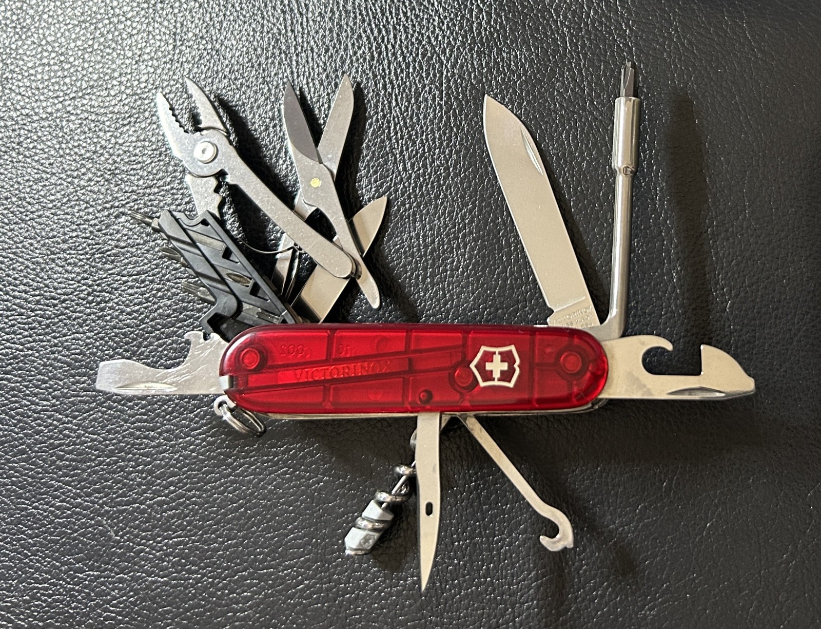 Victorinox CYBERTOOL M (34) Swiss Army Knife - Ruby Red - 91mm