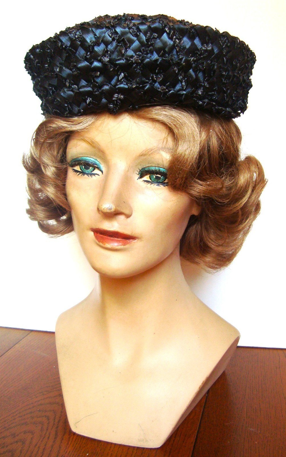 ca 1950's - 60's VINTAGE FEMALE MANNEQUIN BUST + WIG + VINTAGE WALTER KING HAT ca 1950's - 60's VINTAGE FEMALE MANNEQUIN BUST + WIG + VINTAGE WALTER KING HAT