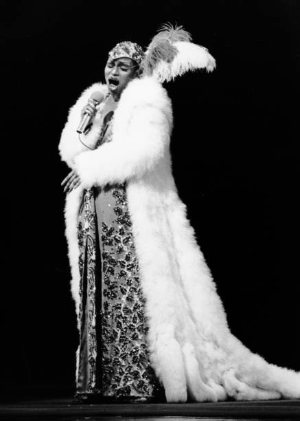 Vivian Reed performs at Variety Club Foundation of New York A Trib- Old Photo 1