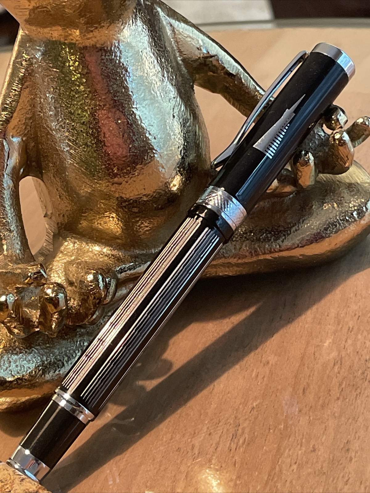 Transamerica pyramid Building Writing pen Heavy, Classy, Collectible, Rare. Transamerica pyramid Building Writing pen Heavy, Classy, Collectible, Rare.