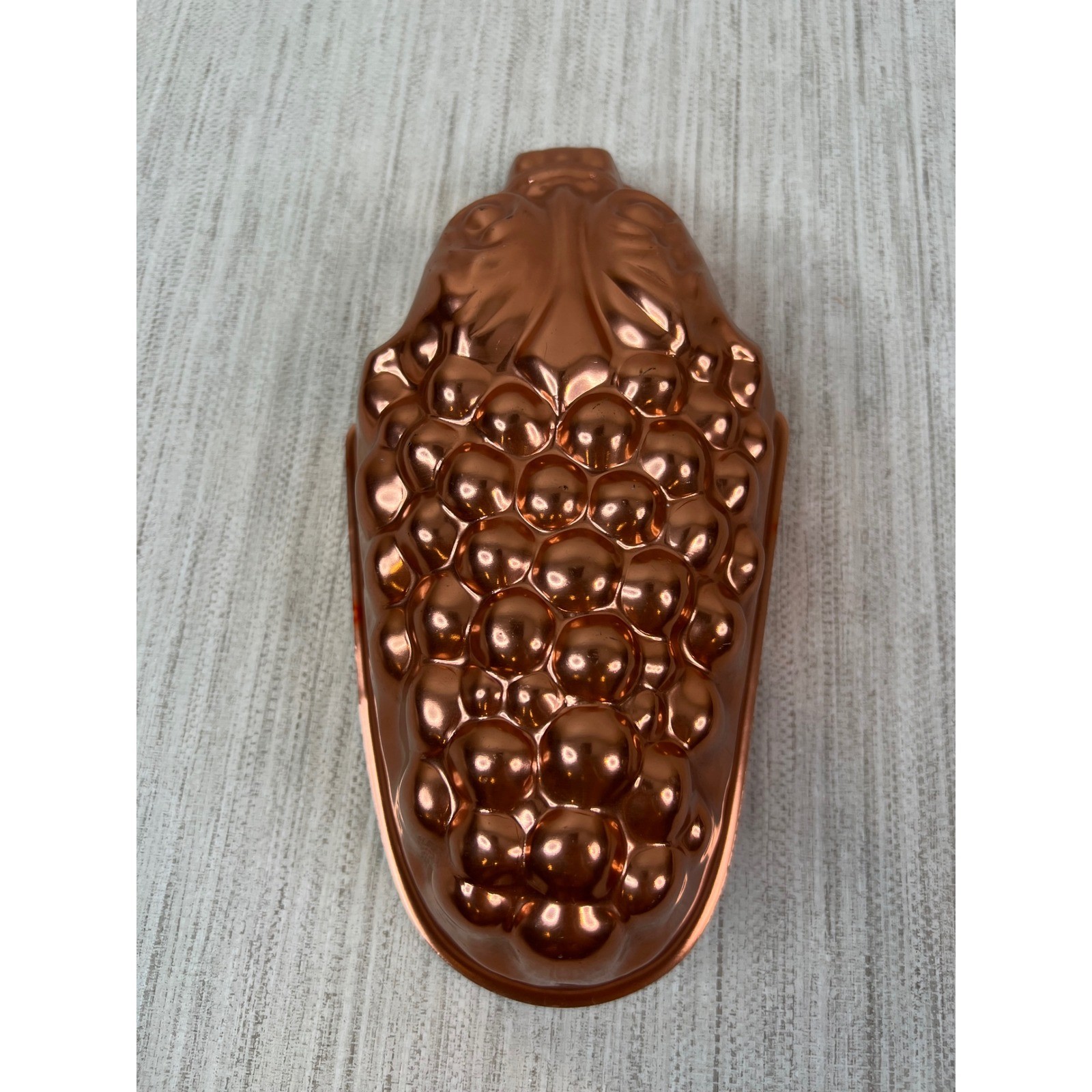 Vintage Copper Grape Cluster Jello Cake Mold Kitchen Wall Hanging Decor 9.5\