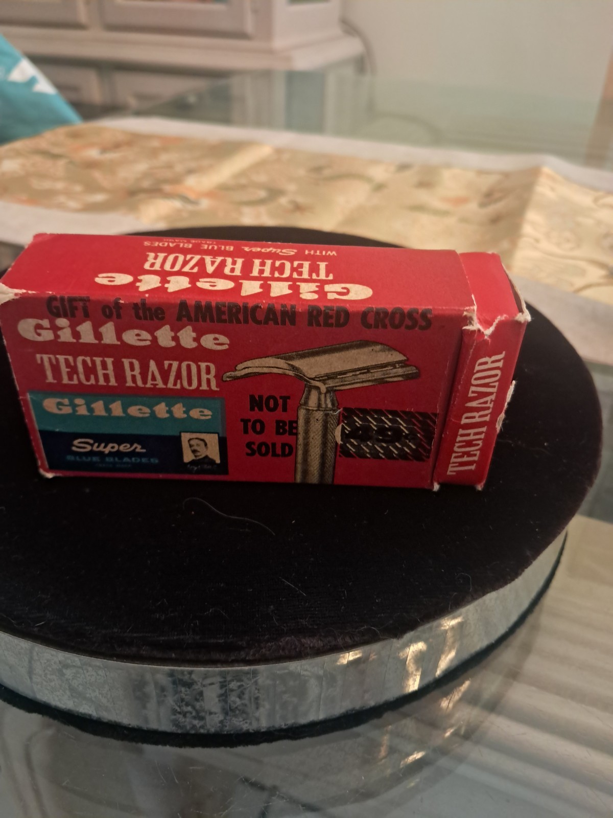 Vintage 1957 Gillette Tech Razor in Original Box -Gift of the American Red Cross