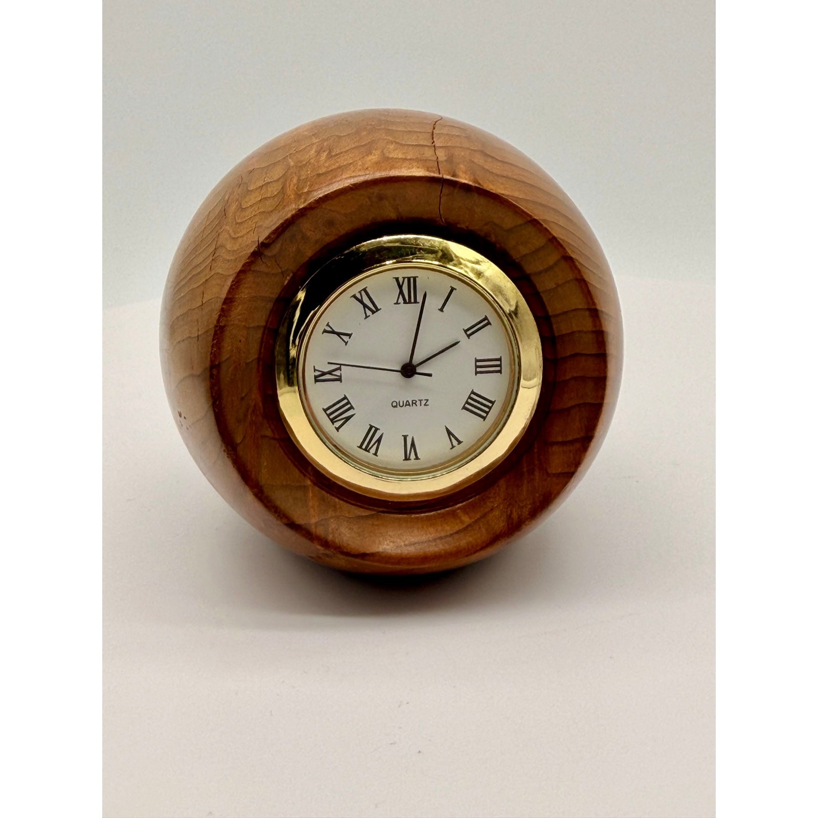 Handcrafted wooden egg quartz clock Handcrafted wooden egg quartz clock