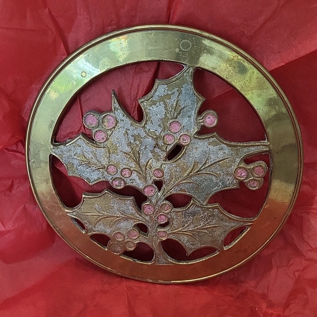 Vtg Brass Christmas Trivet - Holly Leaf & Berry Design - Made in India Patina Vtg Brass Christmas Trivet - Holly Leaf & Berry Design - Made in India Patina