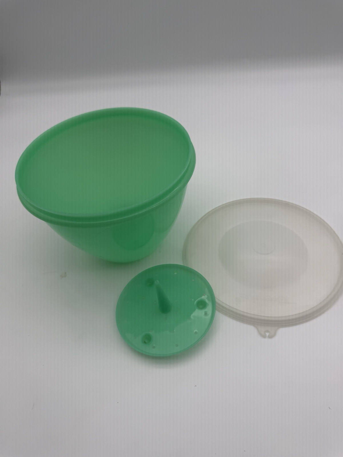 Vintage Tupperware Jadeite Green Crisp-It #679 Lettuce Keeper Lid And Spike Vintage Tupperware Jadeite Green Crisp-It #679 Lettuce Keeper Lid And Spike