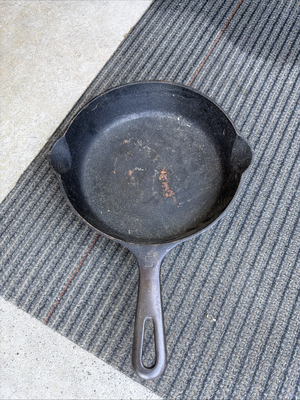 Vintage GRISWOLD No 5 Cast Iron SMALL BLOCK LOGO Pattern 724M, Erie PA