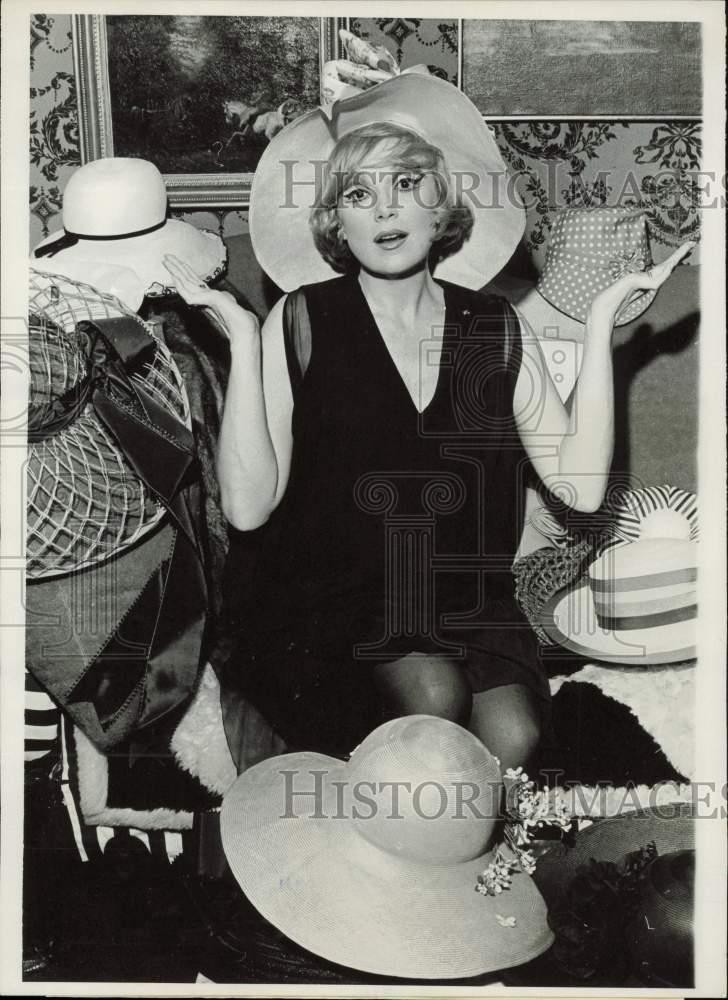1968 Press Photo Actress Edie Adams chooses hats in New York - kfx48639