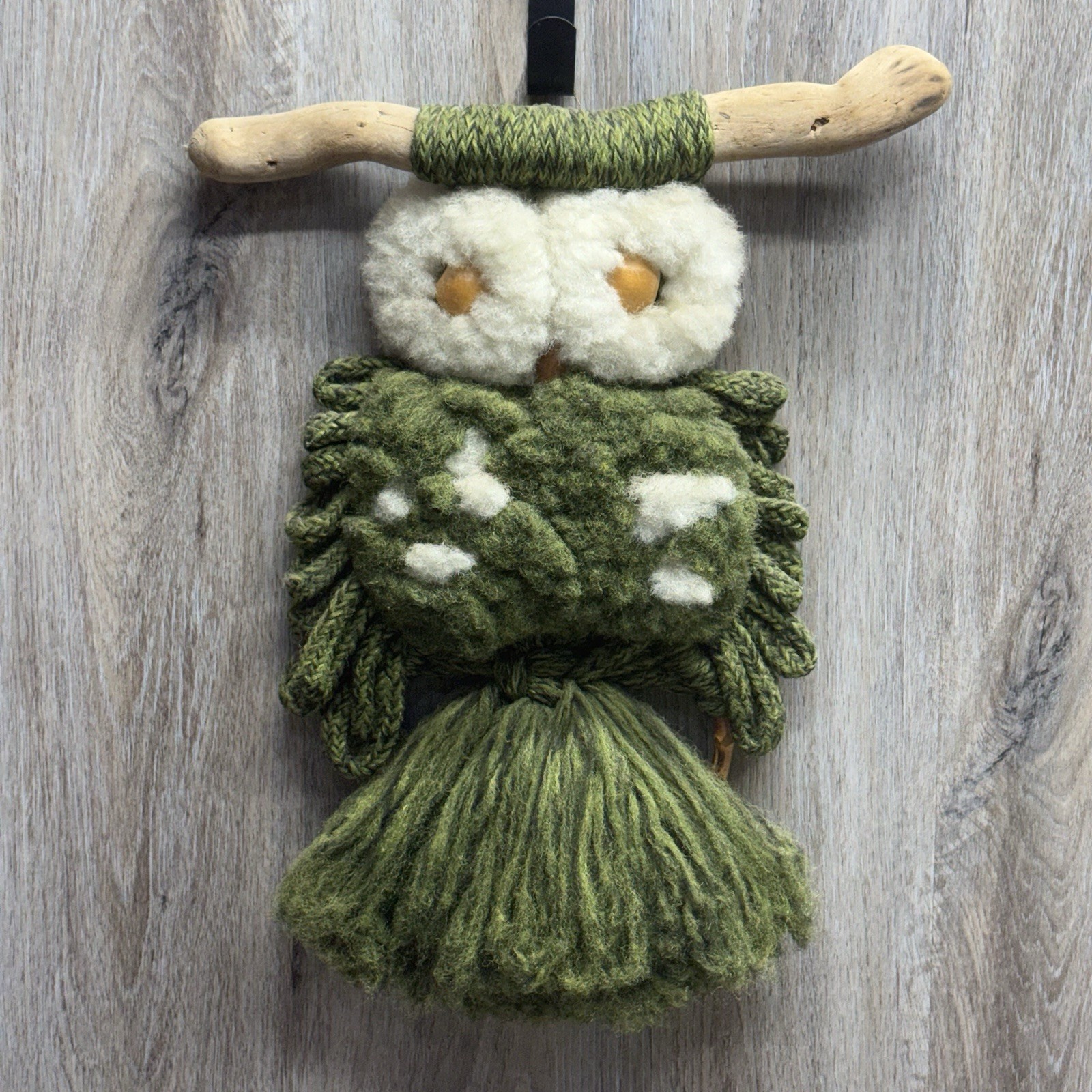 VTG 1970s MCM Macrame Fluffy Owl Wall Hanging Green Yarn Boho Driftwood 19