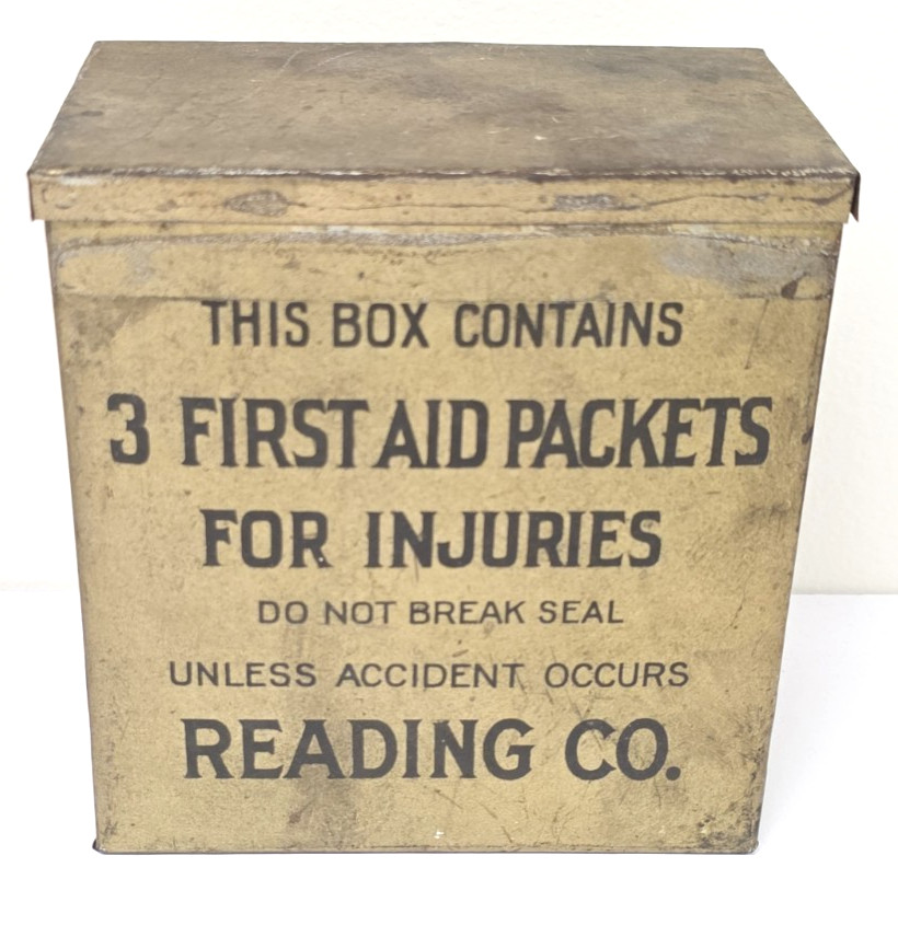 C. 1940s Reading Co. Railroad First Aid Kit Hinged Lid Tin With Contents C. 1940s Reading Co. Railroad First Aid Kit Hinged Lid Tin With Contents