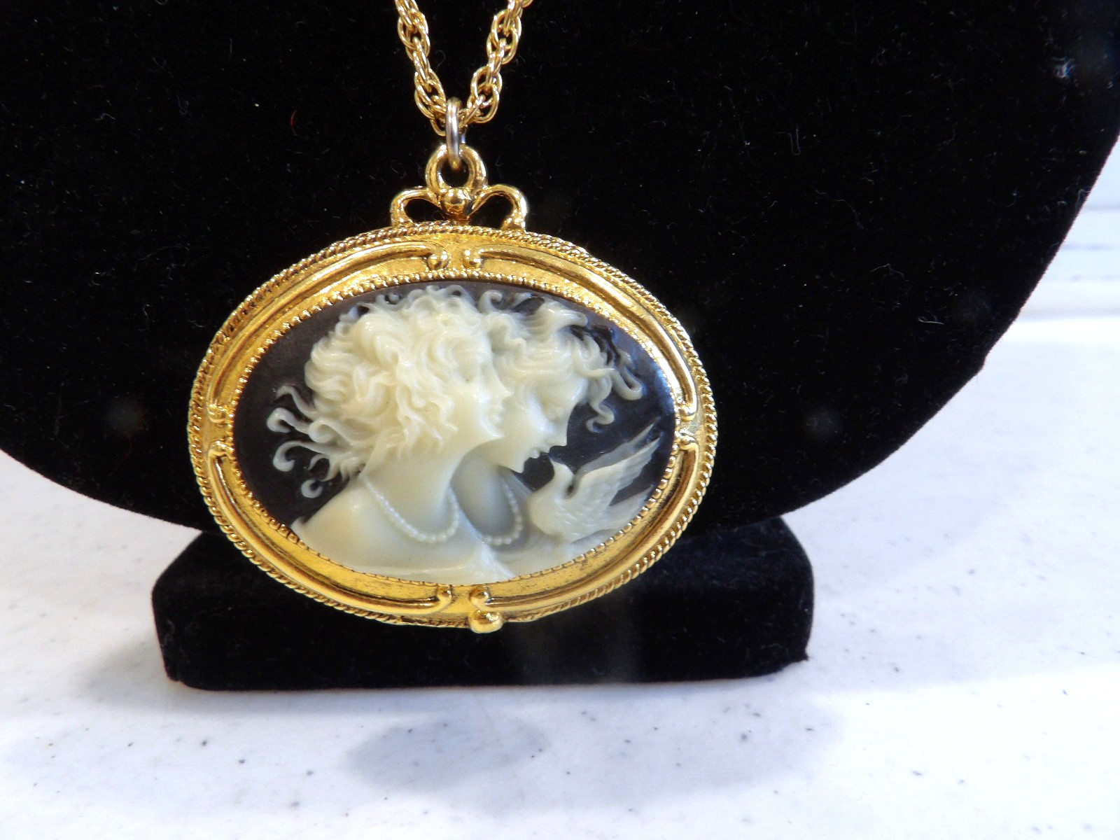 Fabulous Vtg. Cordey N.Y. Solid Perfume Carved Cameo Locket Necklace~26\