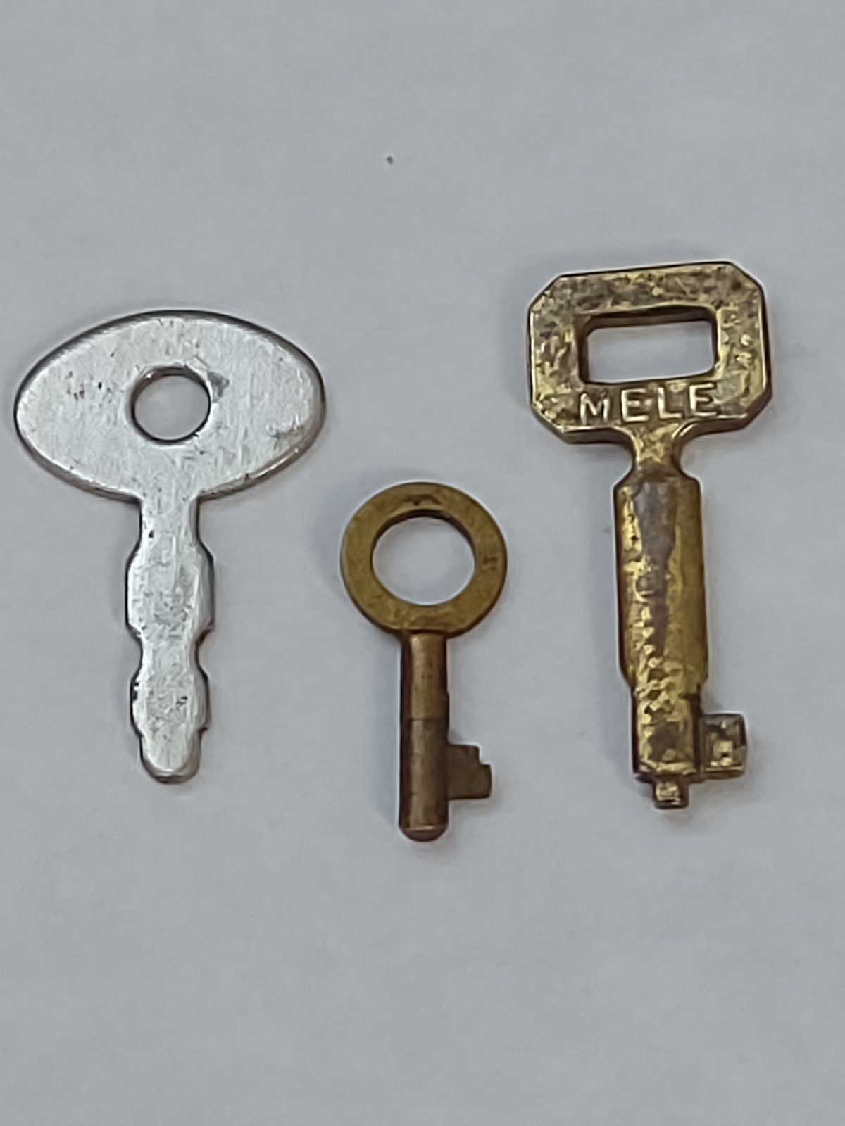 Lot of 3 small*tiny antique/vintage keys ~ jewelry box, diary, trinket, toy Lot of 3 small*tiny antique/vintage keys ~ jewelry box, diary, trinket, toy