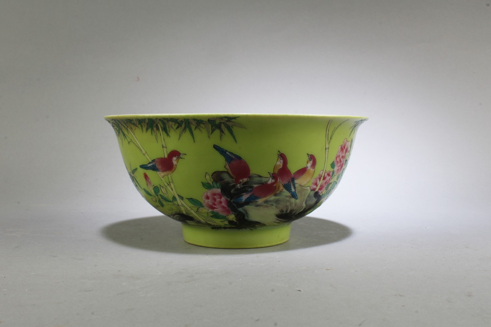 Chinese Porcelain Bowl. 'YongZheng' mark Chinese Porcelain Bowl. 'YongZheng' mark