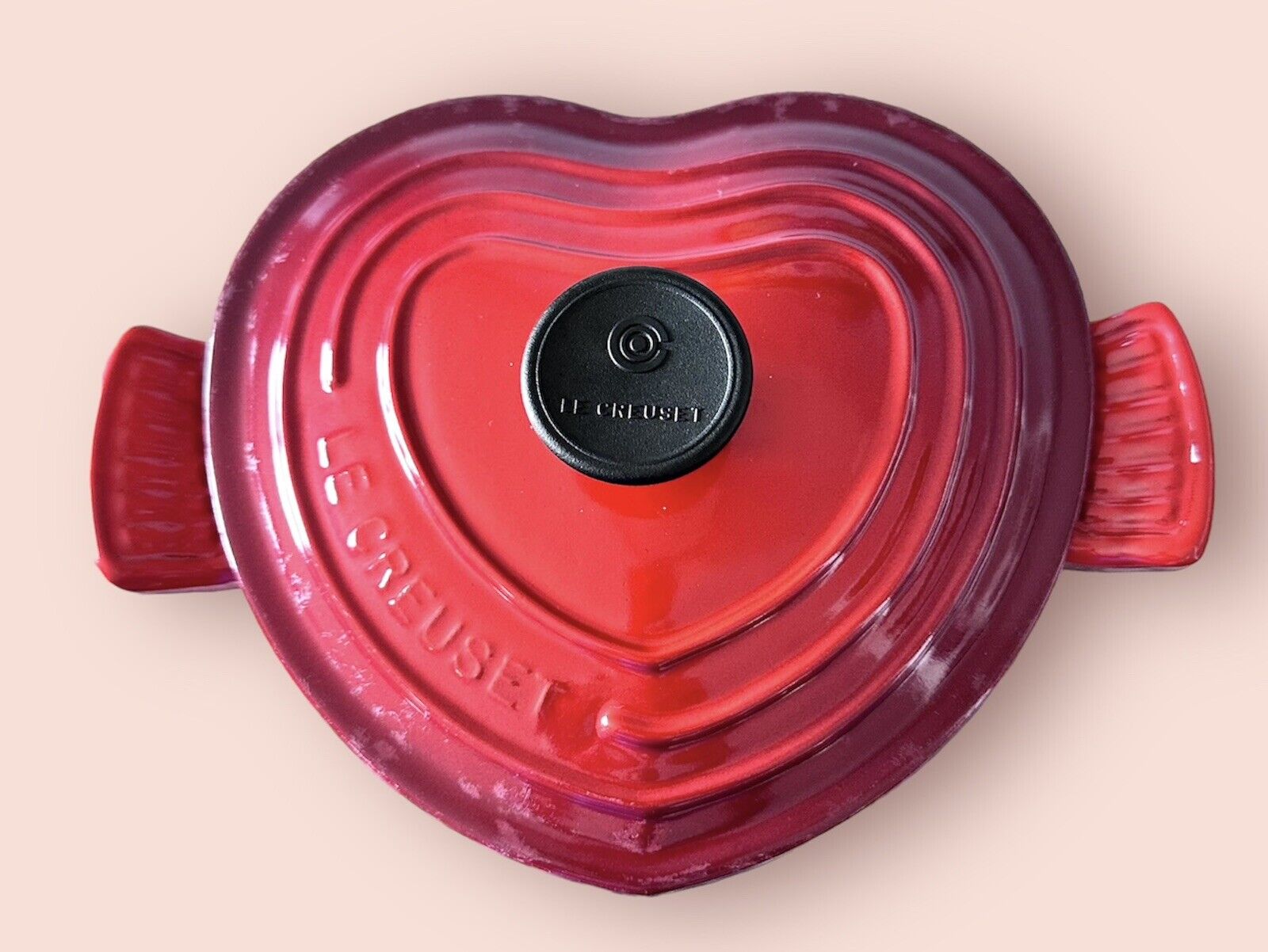 LeCreuset France Heart Shaped Cocotte Enamel Cast Iron Dutch Oven 2L Cerise Red