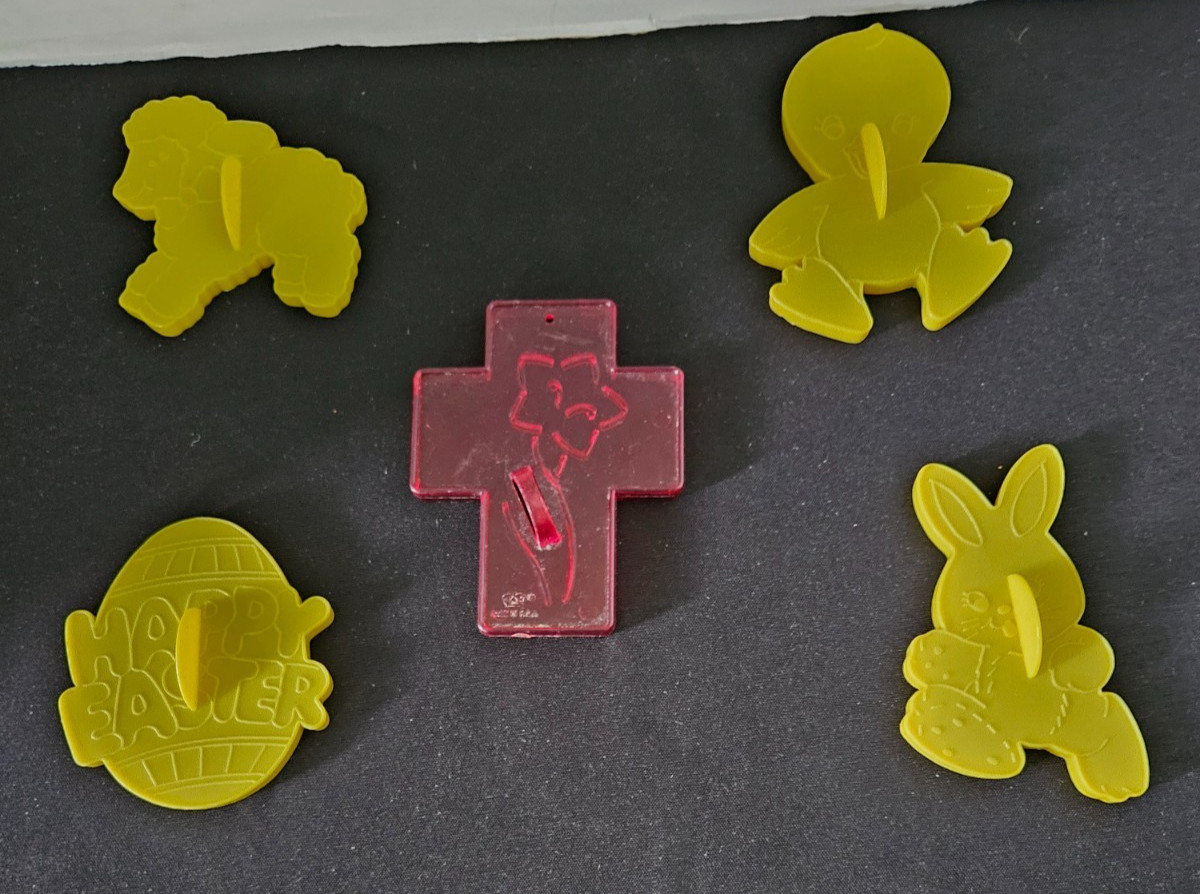 Set of 4 VTG 1990 Wilton Easter Spring Cookie Cutters Egg Chick Lamb Bunny Cross
