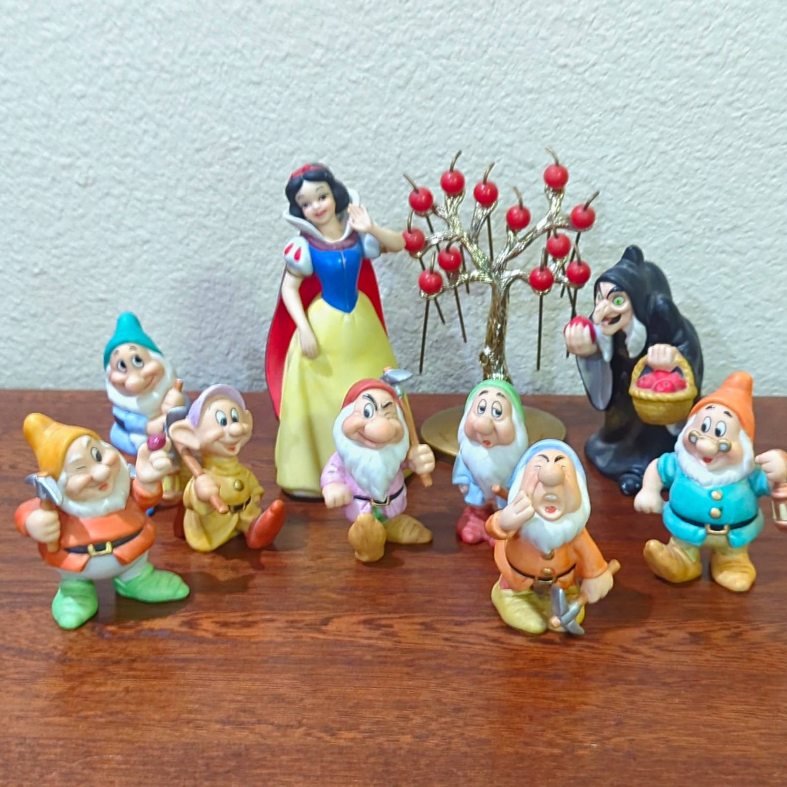 VTG Disney Snow White And the seven dwarfs bisque porcelain Sri Lanka Read E60 VTG Disney Snow White And the seven dwarfs bisque porcelain Sri Lanka Read E60