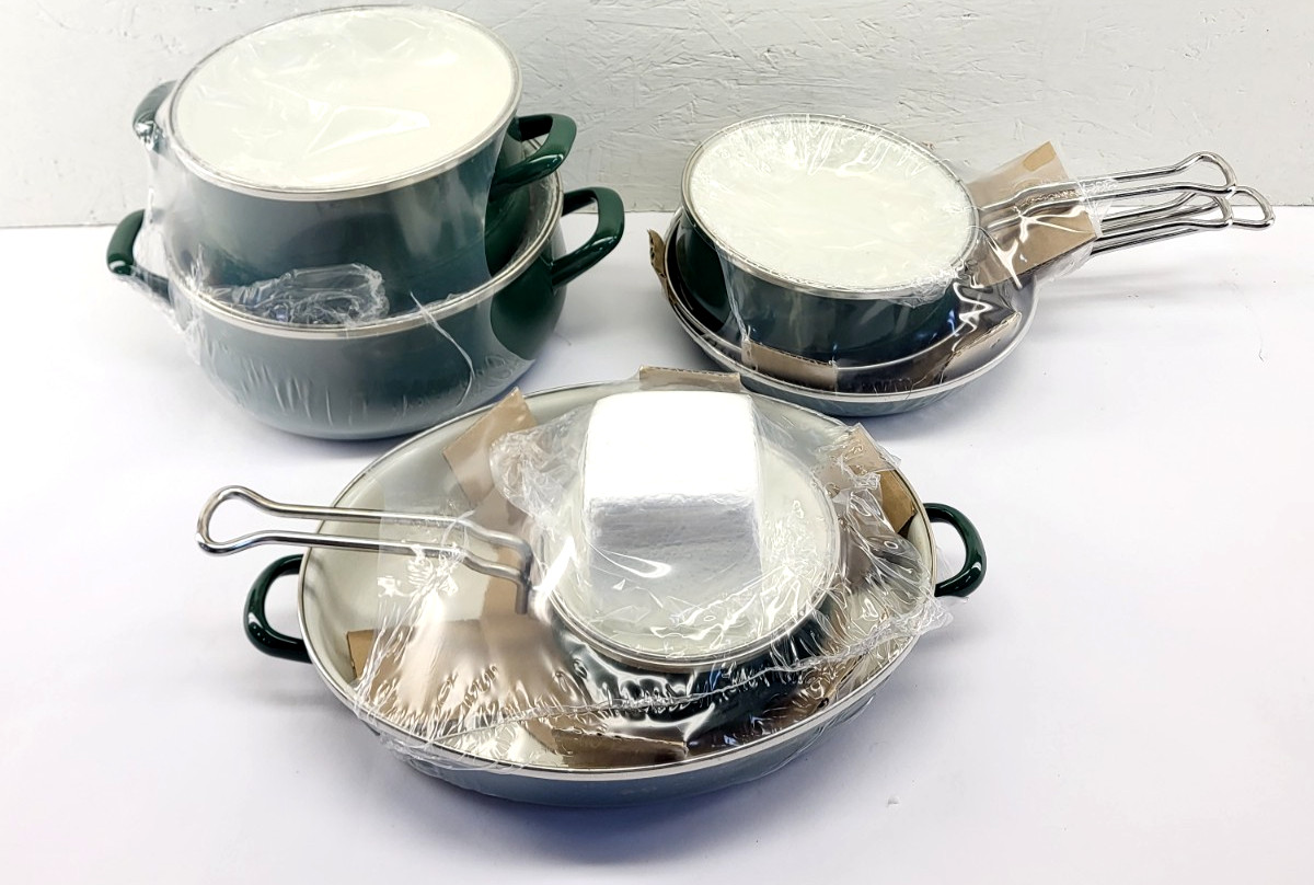 NOS Vintage 11 Pc. Vitrex Porcelain Green Enamelled Steel Cookware Set Spain