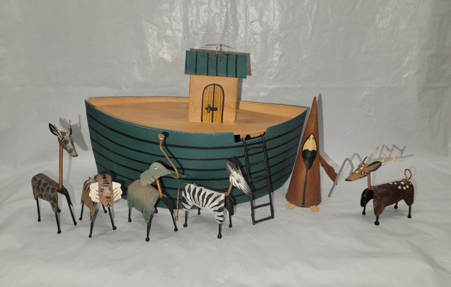 Vintage Noah’s Ark & Animals Metal Handmade Folk Art #5831 Vintage Noah’s Ark & Animals Metal Handmade Folk Art #5831