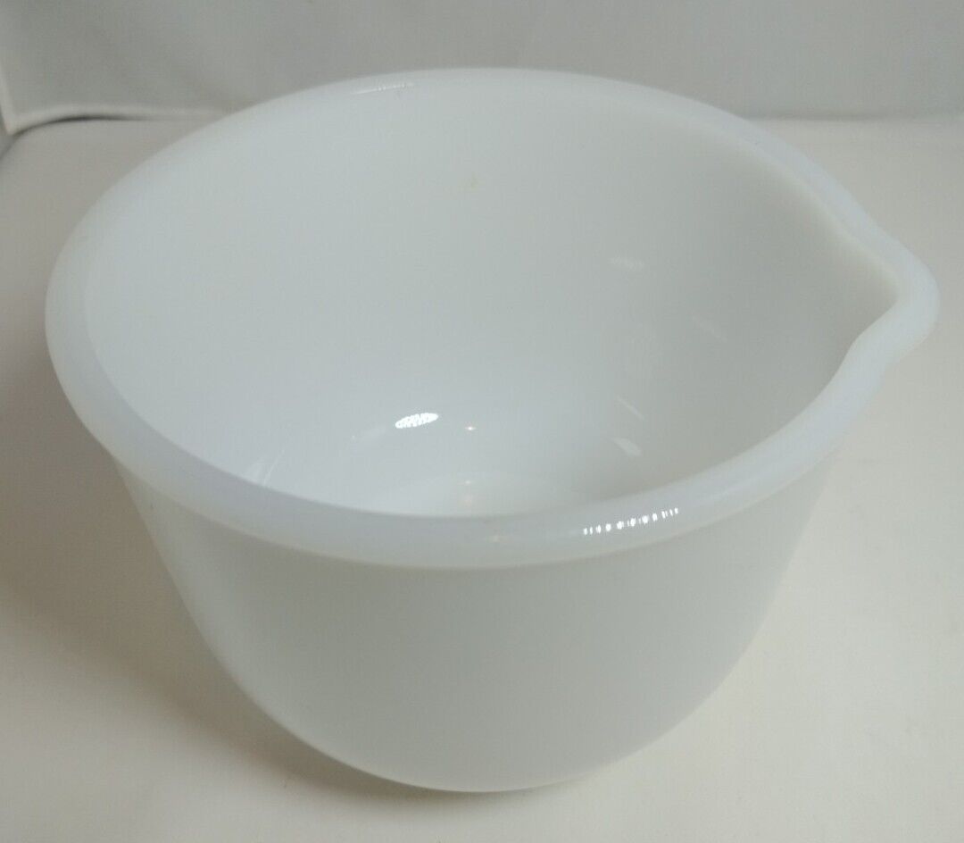 Vintage Sunbeam Glasbake 20CJ White Milk Glass Mixing Bowl 6.5 In Diameter 