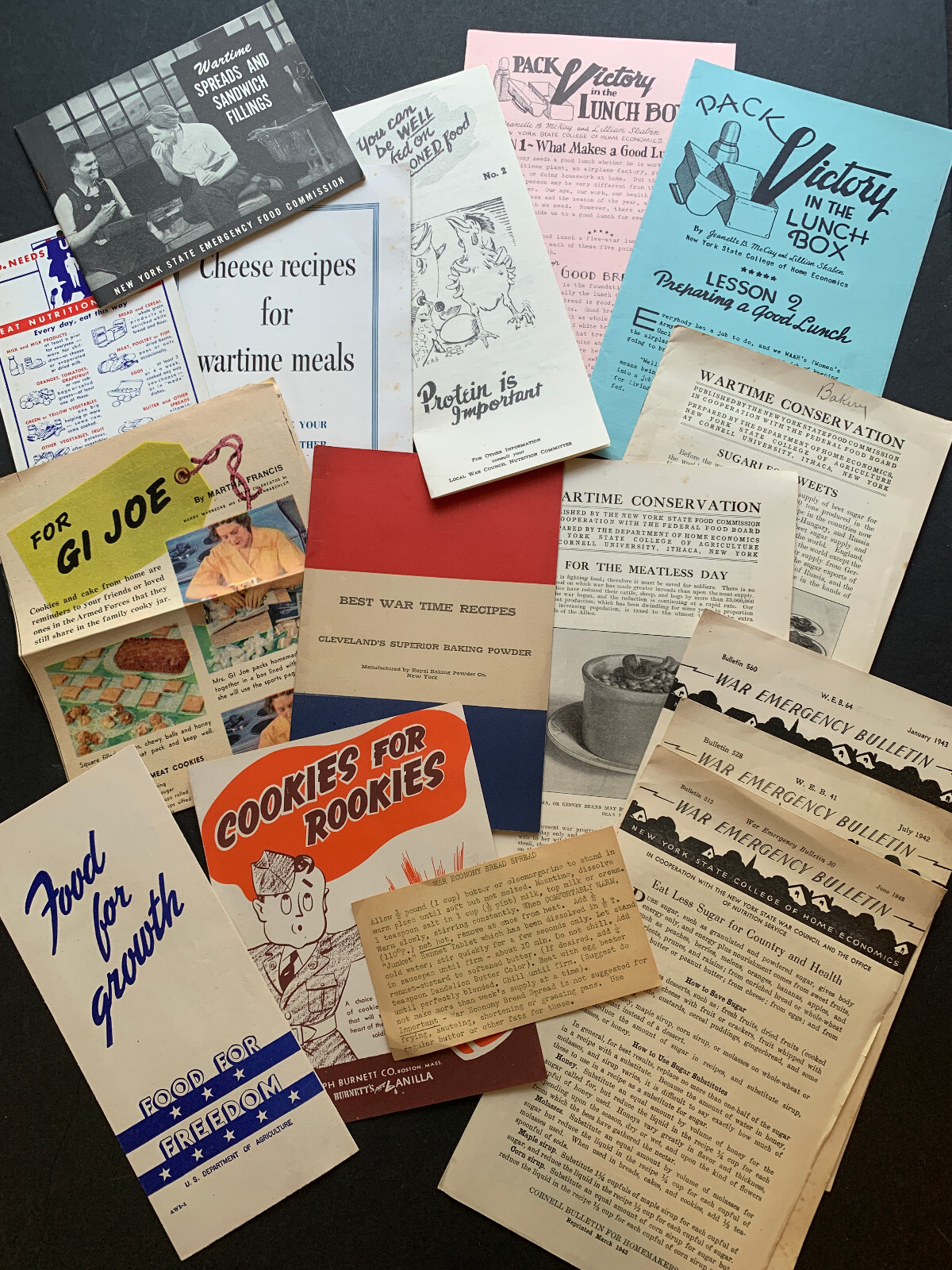 Lot of WWI WWII War Emergency Bulletins, Victory in the Lunchbox, Recipes