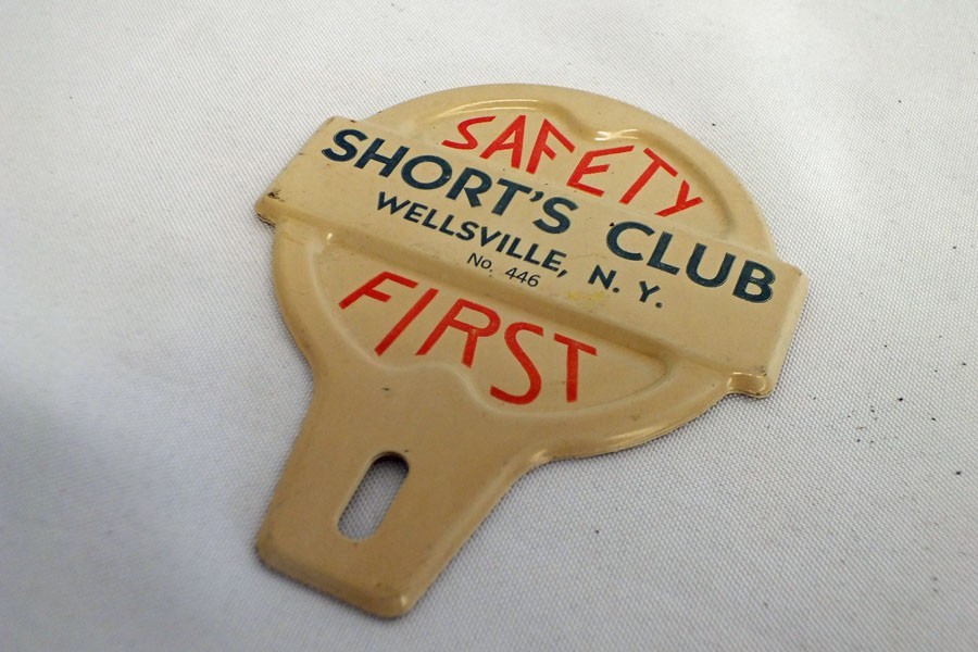 Vtg 1940s Shorts Club Wellsville NY New York Safety First License Plate Topper Vtg 1940s Shorts Club Wellsville NY New York Safety First License Plate Topper
