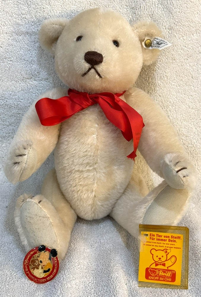 Vintage 1989 Disney Steiff WDW Convention Bear