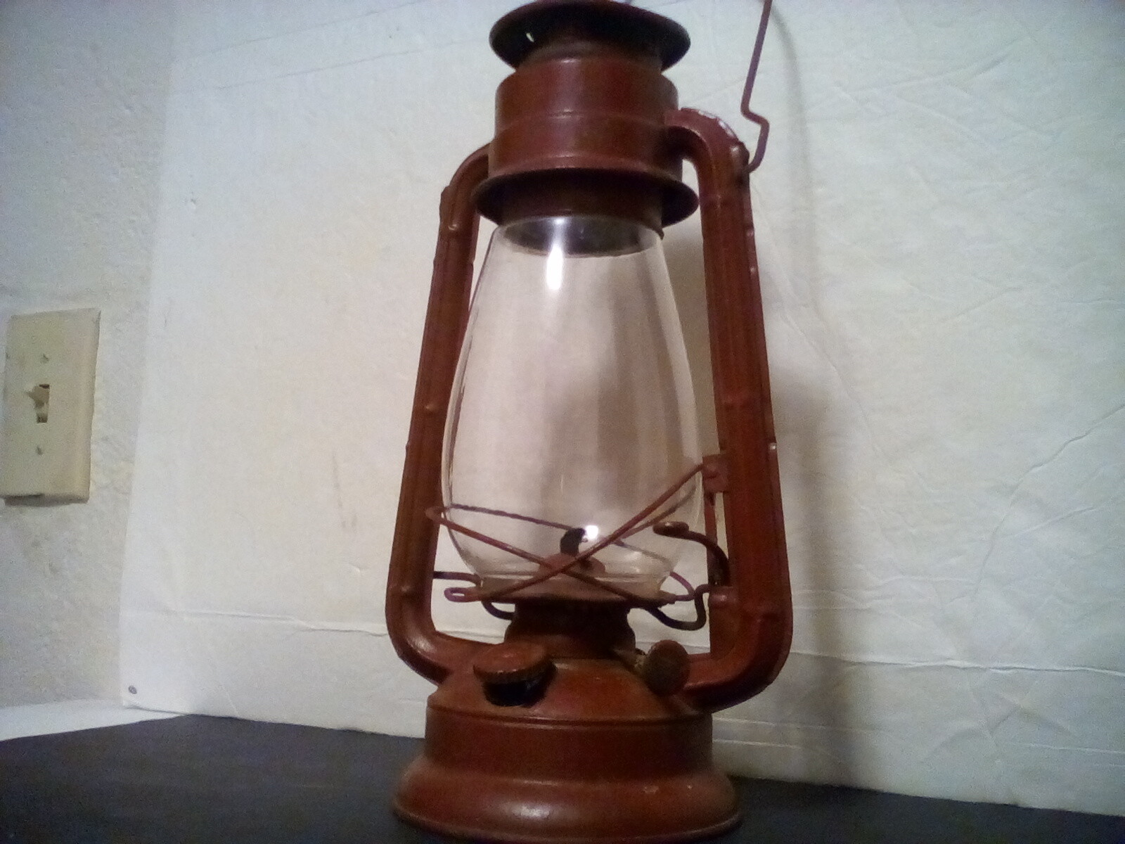 rare antique kerosene lantern, origional paint no rust, nice patina, working. rare antique kerosene lantern, origional paint no rust, nice patina, working.