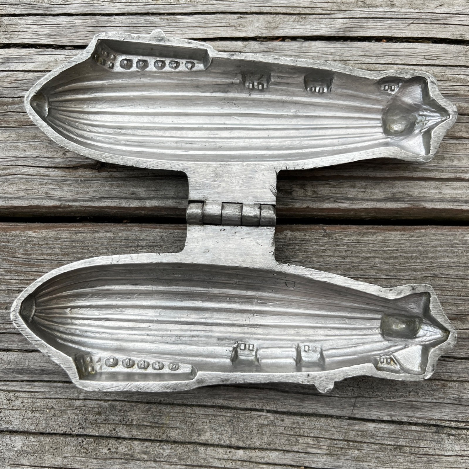 ANTIQUE EPPELSHEIMER 1140 ZEPPELIN HINDENBURG AIRSHIP ICE CREAM MOLD CHOCOLATE