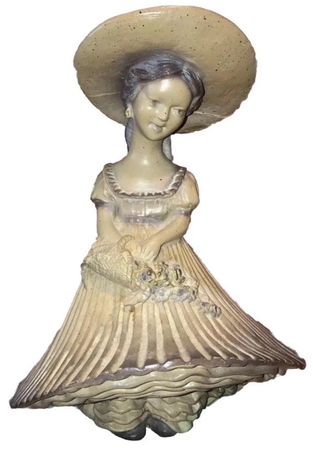 Nice Vintage 1975 Universal Statuary Southern Bell sculpture Figurine ￼12”