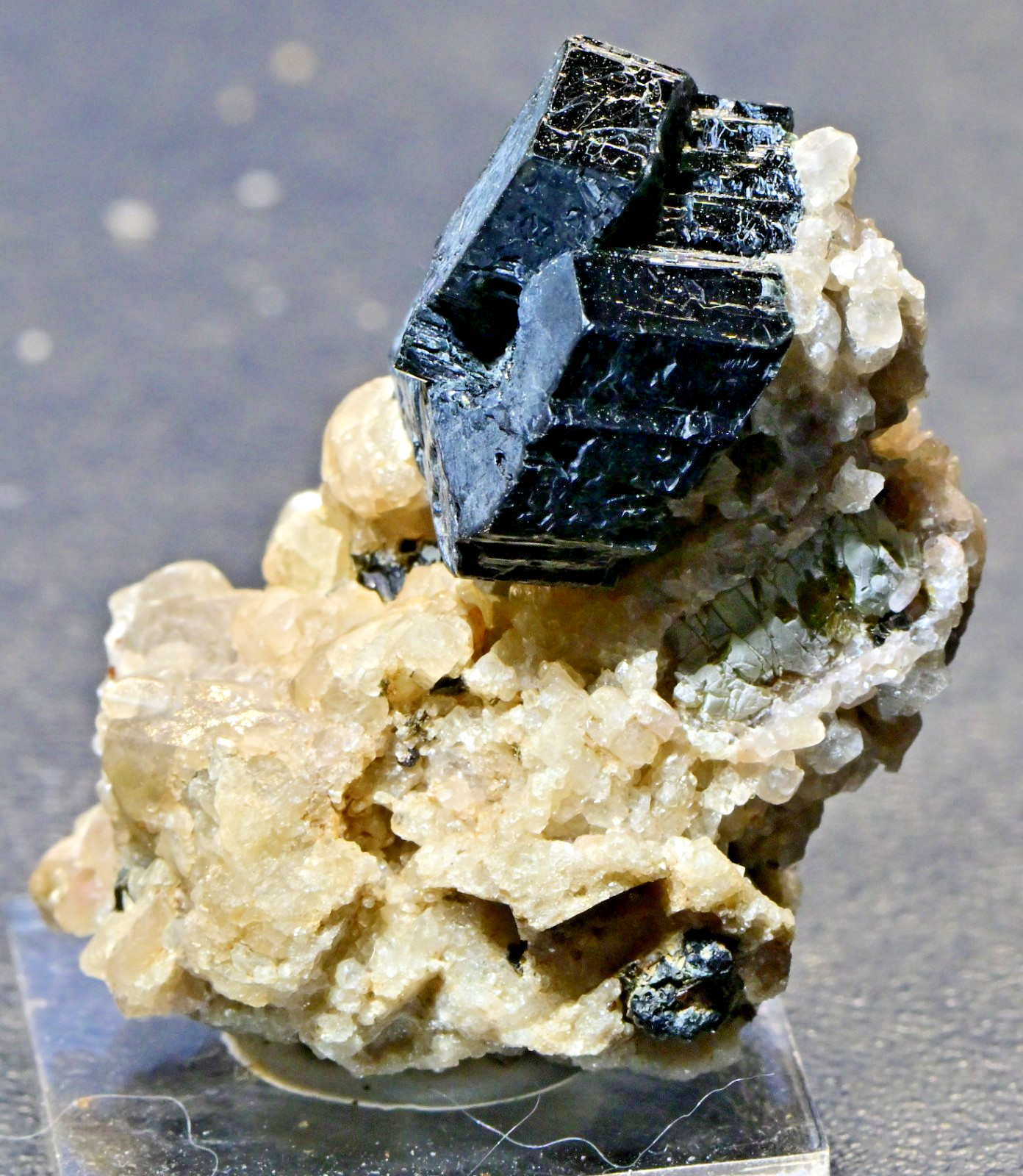 RARE POTASSIAN FLUORORICHTERITE 3 X 2.5 X 3.5 CM, ONTARIO, CANADA