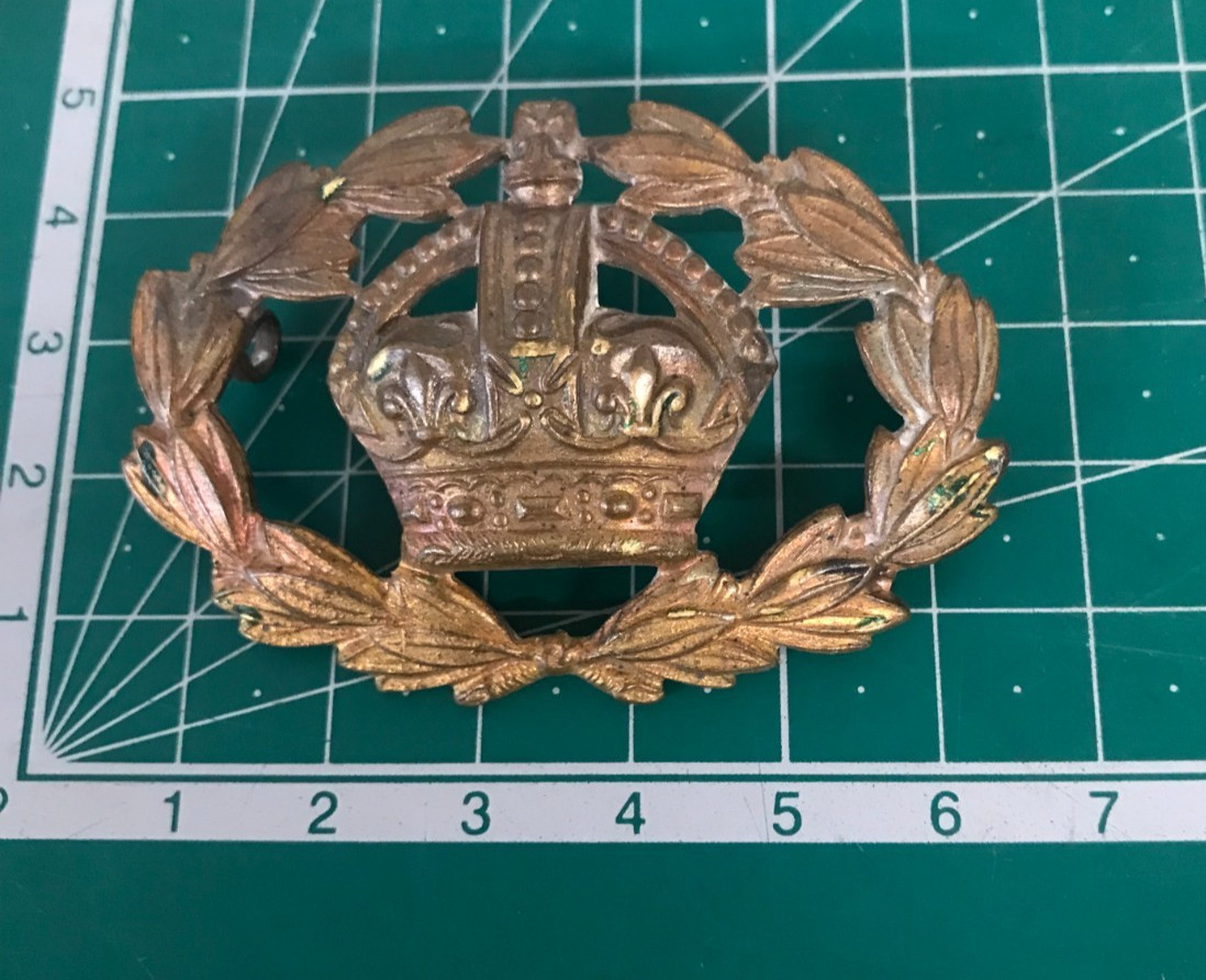 British Army Warrant Officers Badge C. WWII Kings Crown & Laurel M3588 British Army Warrant Officers Badge C. WWII Kings Crown & Laurel M3588