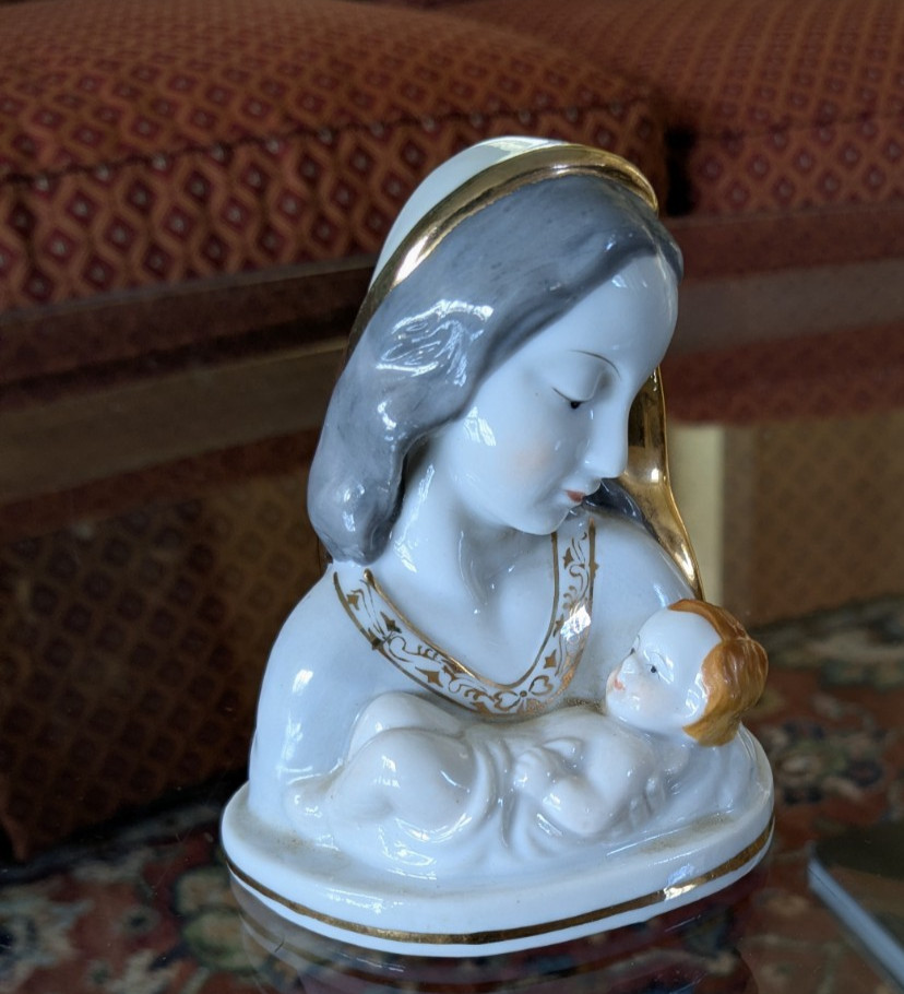 Vintage Porcelain Madonna And Child - Made in Japan 4