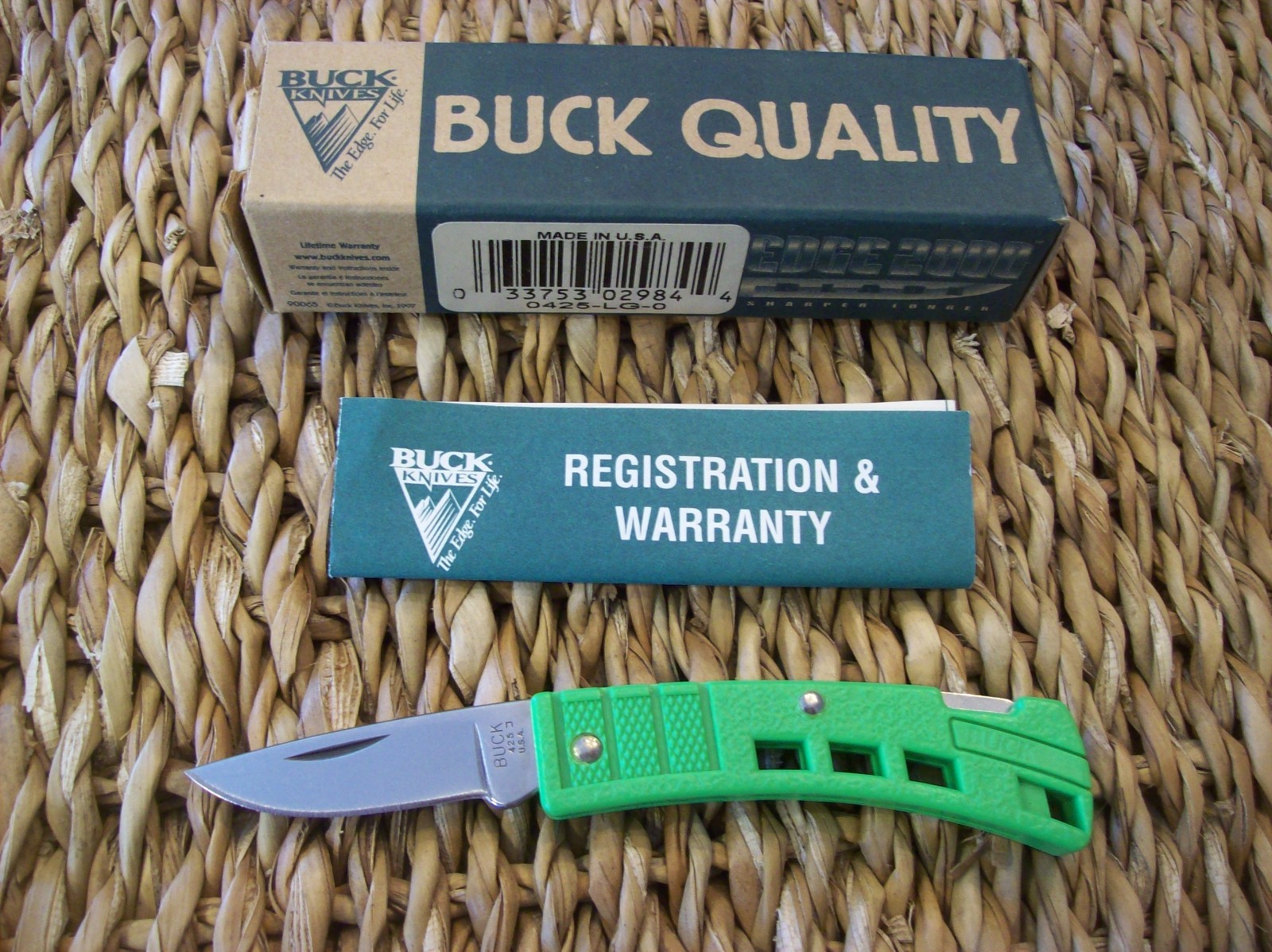 BUCK KNIFE 425 LIME GREEN / NEW OLD STOCK 2000 / HARD TO FIND COLOR MINT NEW