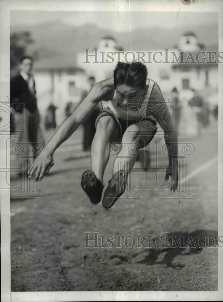 1935 Press Photo K Mickey Katz at Russell Cup track meet in broad jump 1935 Press Photo K Mickey Katz at Russell Cup track meet in broad jump