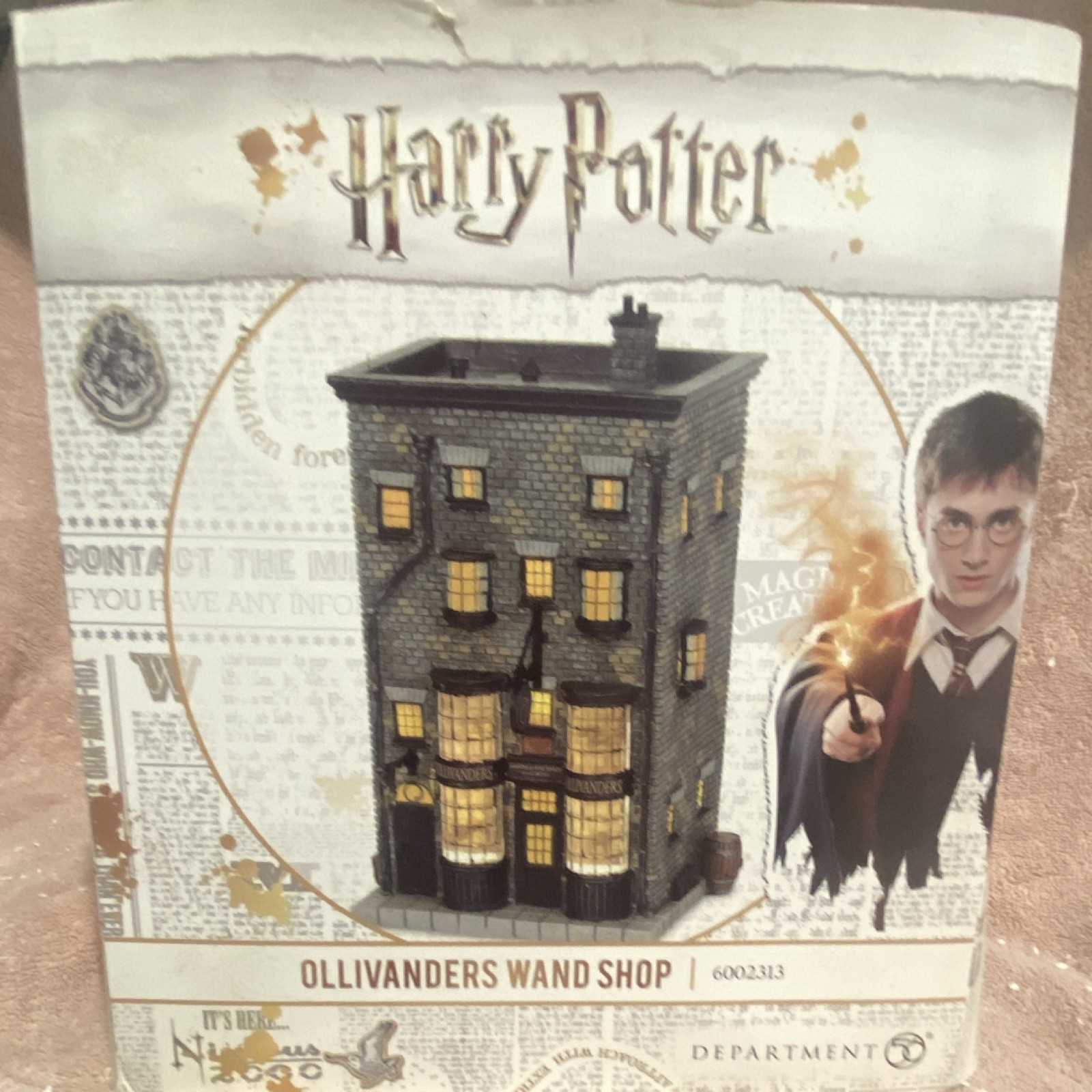 ULTRA RARE Department 56 Harry Potter Ollivanders Wand Shop Lighted House 2008 ULTRA RARE Department 56 Harry Potter Ollivanders Wand Shop Lighted House 2008