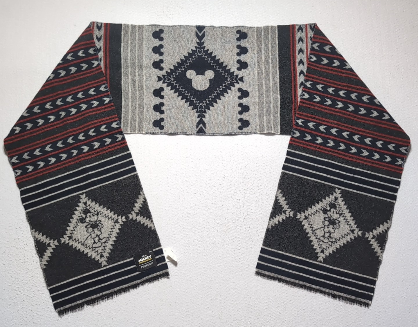 Pendleton x Disney Mickey Mouse Muffler Scarf Made In Italy 100% Merino Wool Pendleton x Disney Mickey Mouse Muffler Scarf Made In Italy 100% Merino Wool