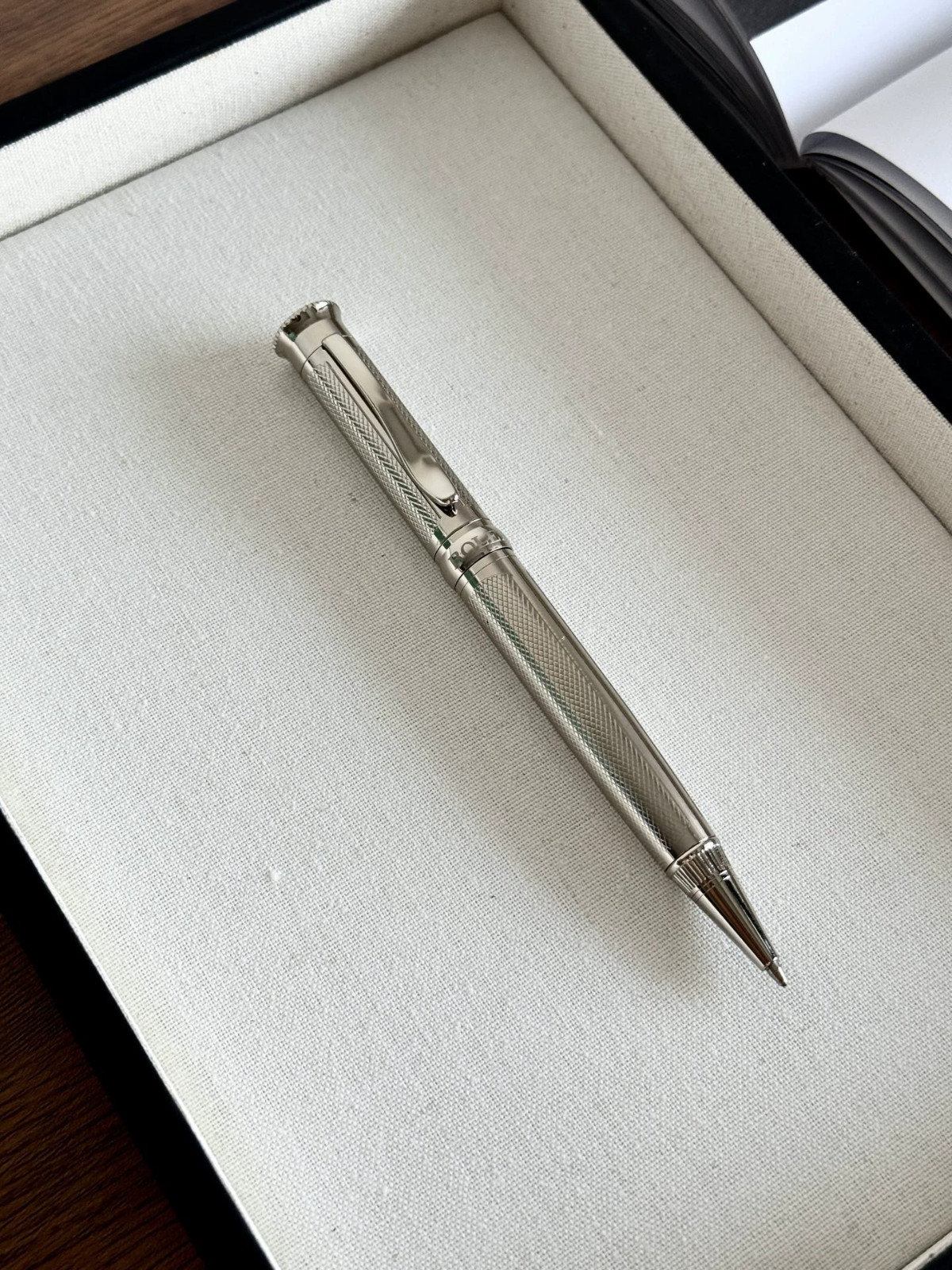 Rolex Classic Silver Striped Ballpoint Pen - Luxury with Gift Box Rolex Classic Silver Striped Ballpoint Pen - Luxury with Gift Box