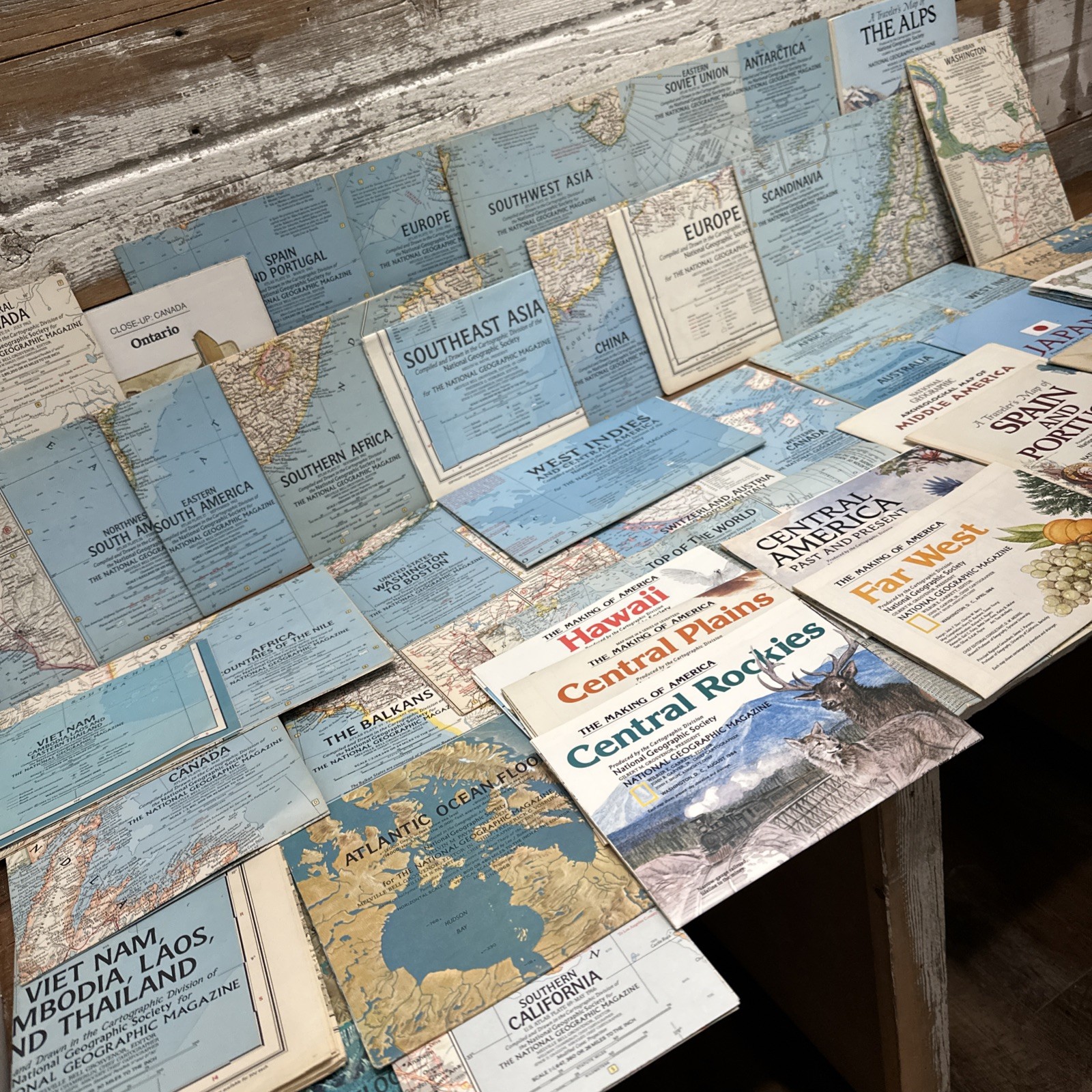 VTG 1960s-80s National Geo Lot Of 45 Maps Asia USA Europe Africa Oceans Hawaii + VTG 1960s-80s National Geo Lot Of 45 Maps Asia USA Europe Africa Oceans Hawaii +