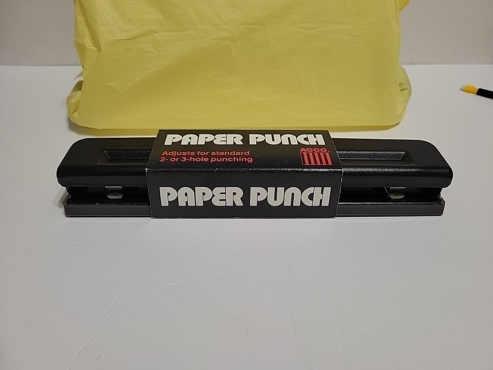 Acco Paper Punch Adjustable 2 Or 3 Hole Punching- NEW Acco Paper Punch Adjustable 2 Or 3 Hole Punching- NEW
