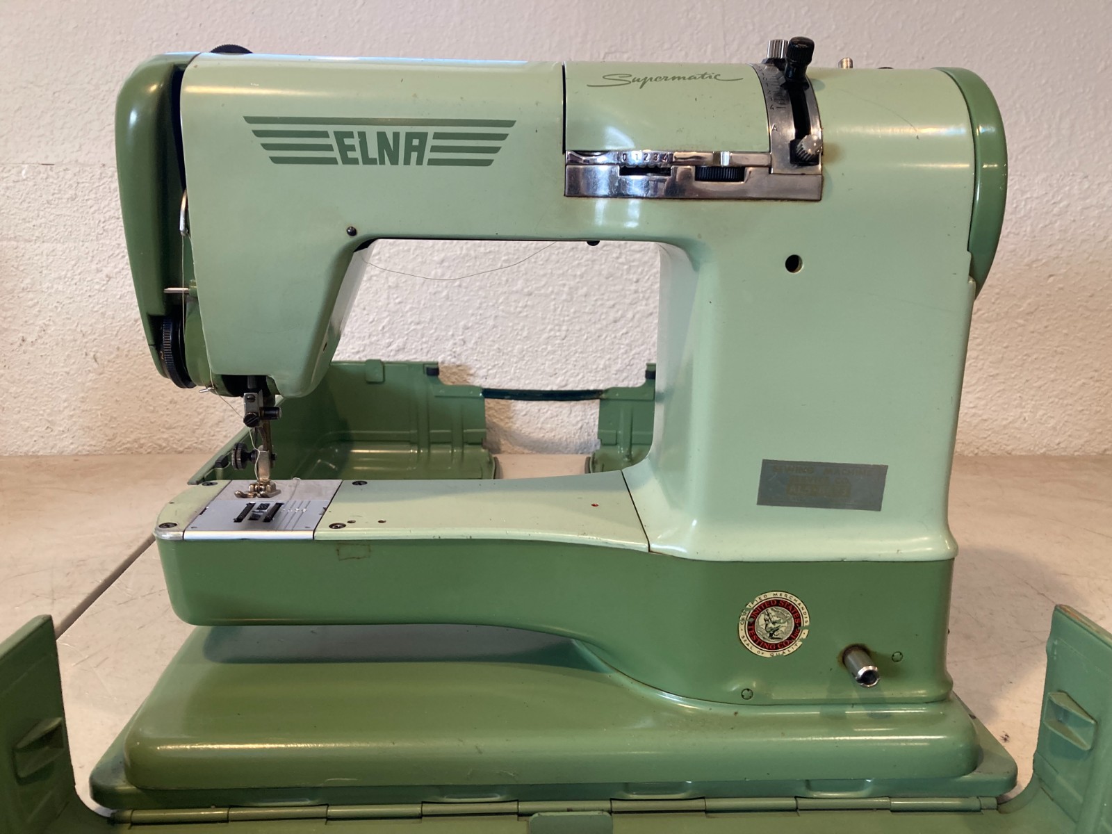 Vintage Elna Sewing Machine Supermatic With Metal Case 722010 Switzerland Vintage Elna Sewing Machine Supermatic With Metal Case 722010 Switzerland
