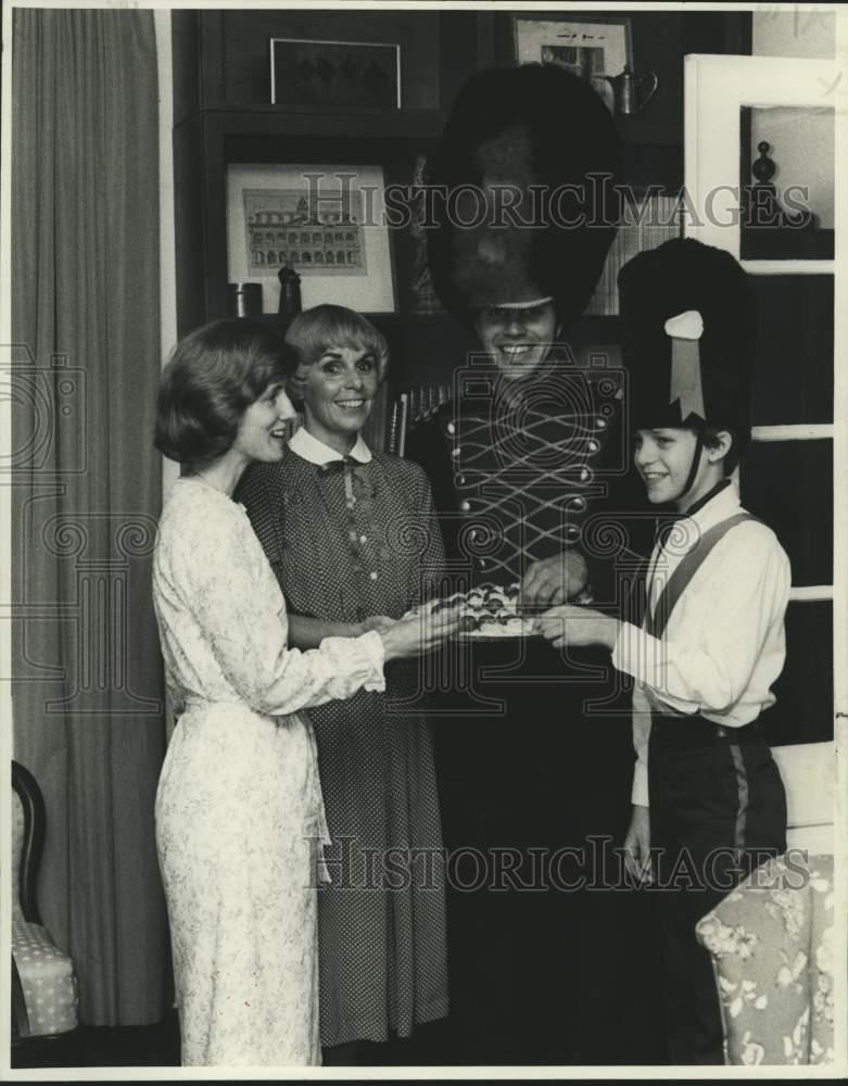 1980 Press Photo Group Sampling Hors d\'Oeuvres At Newman School Party