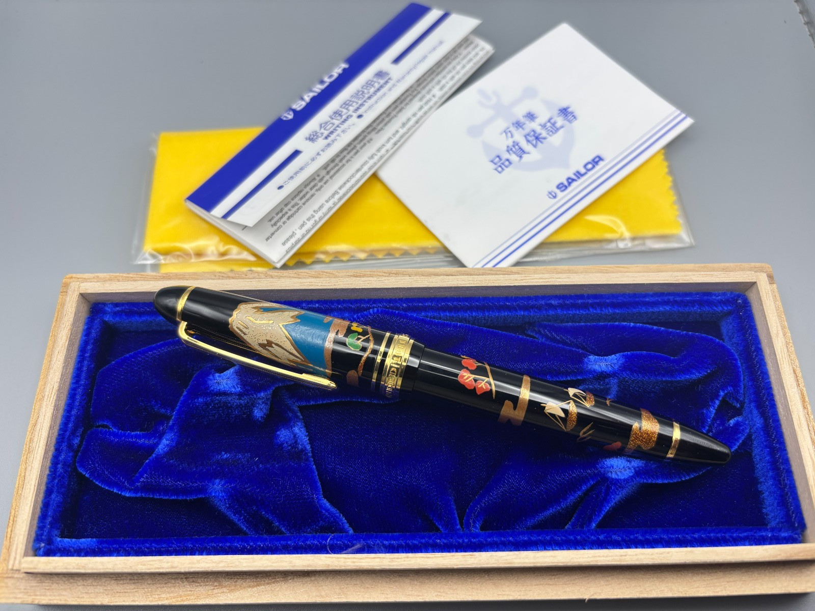 SAILOR Profit Maki-e Fountain Pen Mt.Fuji by Kousen Oshita 14K M Nib Rare NEW