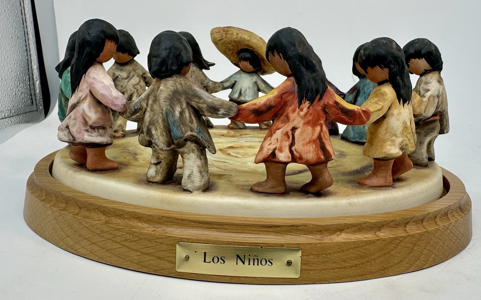 1986 Goebel Degrazia Los Ninos Circle Of Friends Figurine 360/5000 # 10 327 09 1986 Goebel Degrazia Los Ninos Circle Of Friends Figurine 360/5000 # 10 327 09