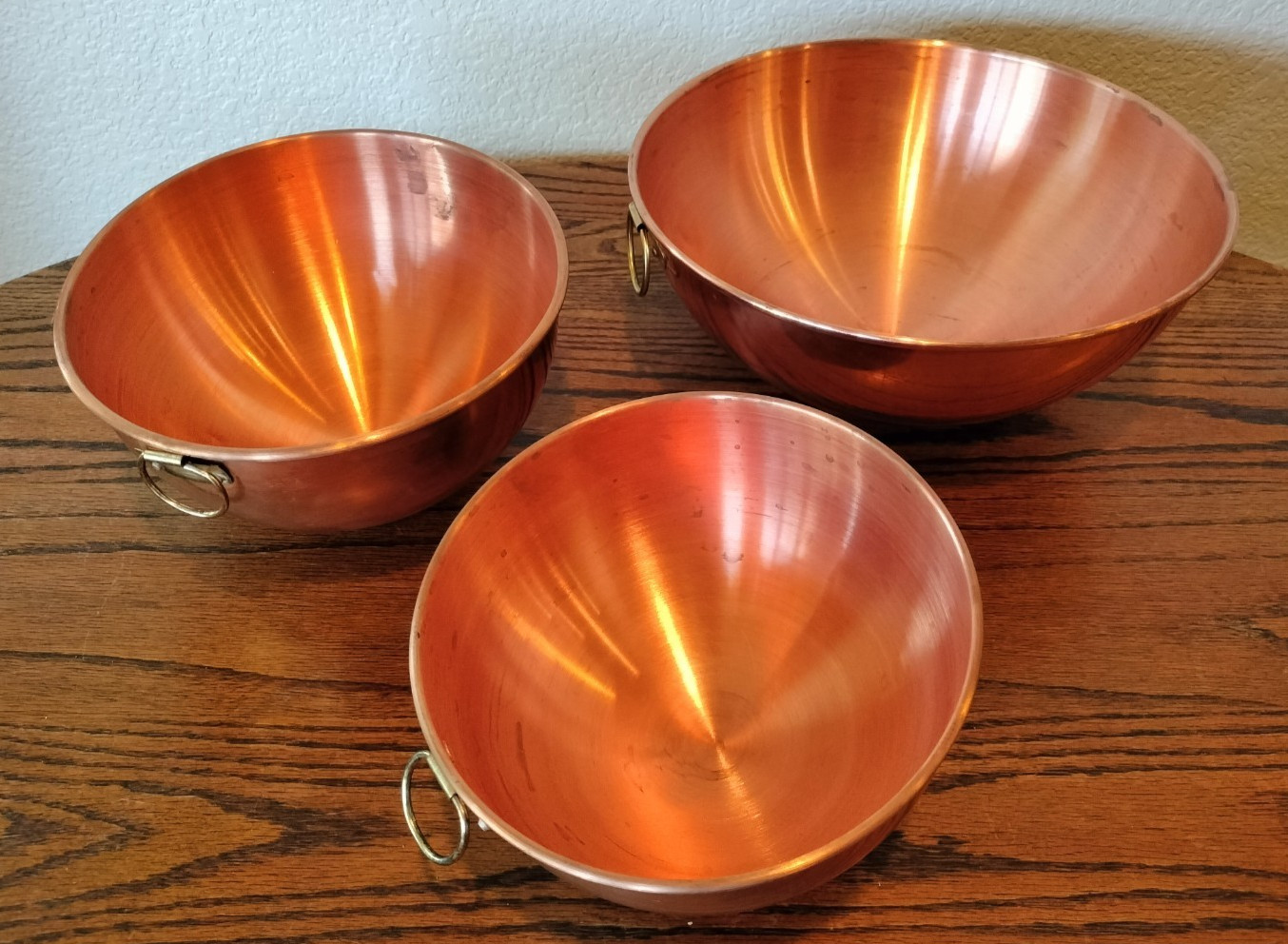 Vintage Nesting Copper Whipping Mixing Bowls With Brass Thumb Ring Lot of 3 Vintage Nesting Copper Whipping Mixing Bowls With Brass Thumb Ring Lot of 3